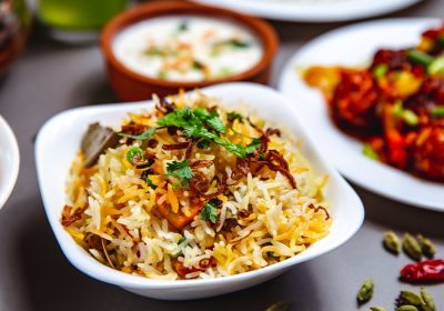 5 Must-Try Delicacies Suitable for Food Orders on Trains